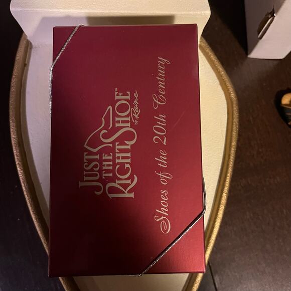 Just the Right Shoe Rising Star - Picture 3 of 13